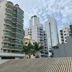 Grande Apartamento Quadra Mar
